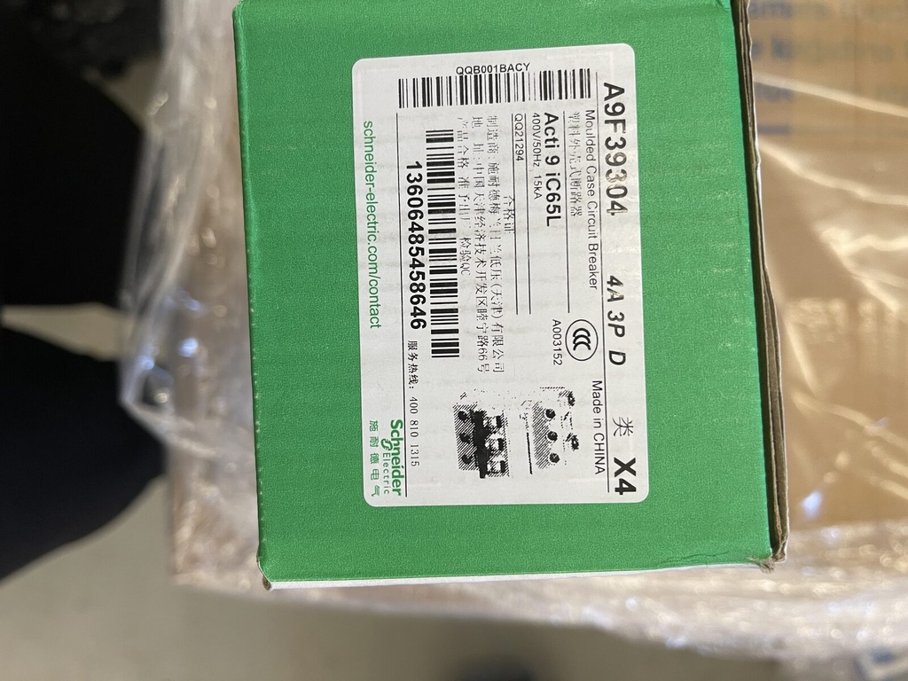 Schneider Electric Acti 9 iC65L miniature circuit breaker, 3P, 4 A, D curve – 1