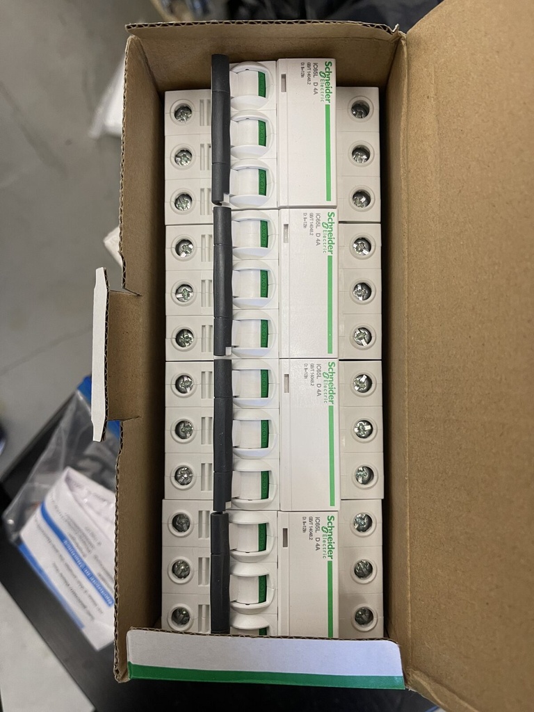 Schneider Electric Acti 9 iC65L miniature circuit breaker, 3P, 4 A, D curve – 4